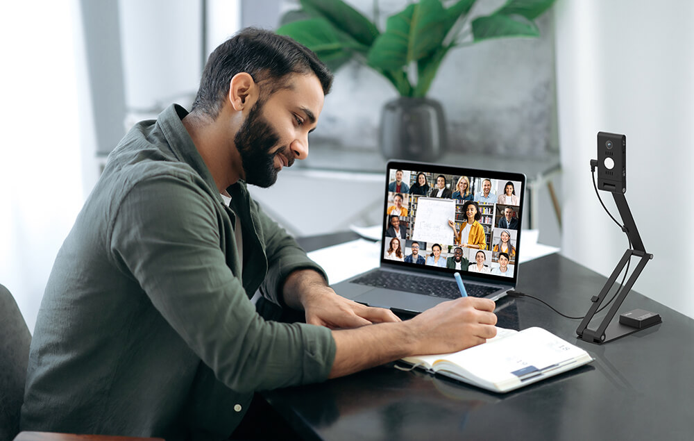 オフィス会議での資料提示